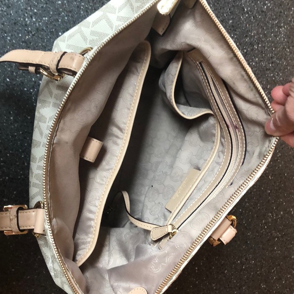 Michael Kors purse - Picture 3 of 4